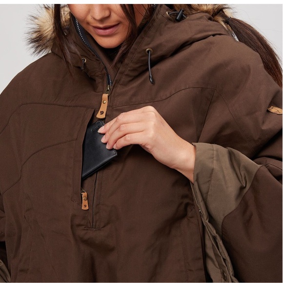 Fjallraven Luhkka Hooded Winter Cape - Picture 5 of 10